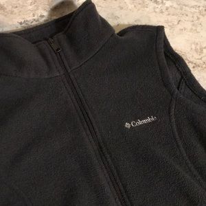 Women’s size L Columbia fleece vest.